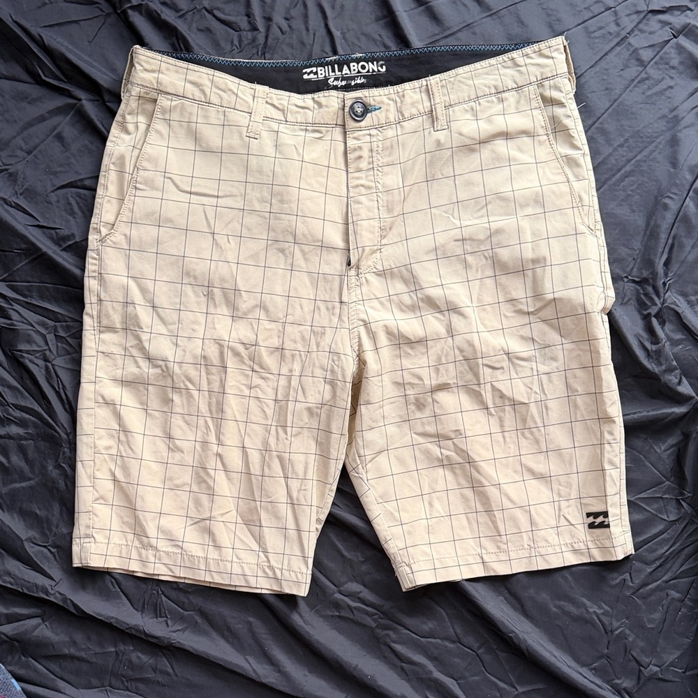 Billabong Men's Beige Grid Pattern Shorts